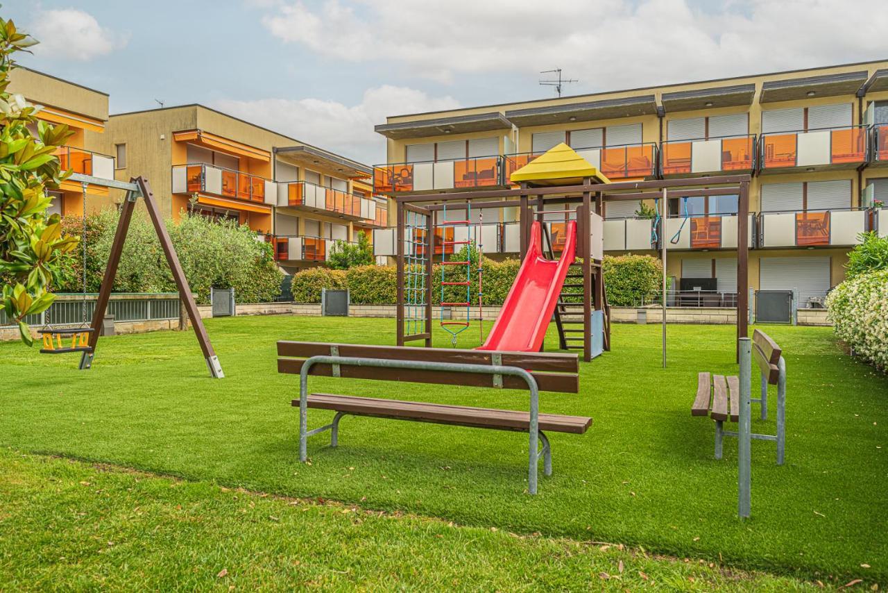 Hygge Family Apartment - One Step Away From The Lake!!! Sirmione Exterior foto